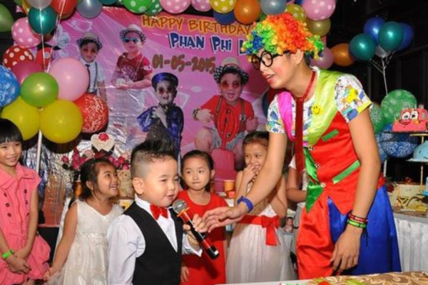 Thuê MC Dẫn Chương Trình Sinh Nhật Theo Concept Yêu Cầu