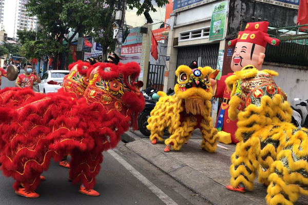 Thuê Múa Lân Cát Lái Có Bao Gồm Trống Hội Không?