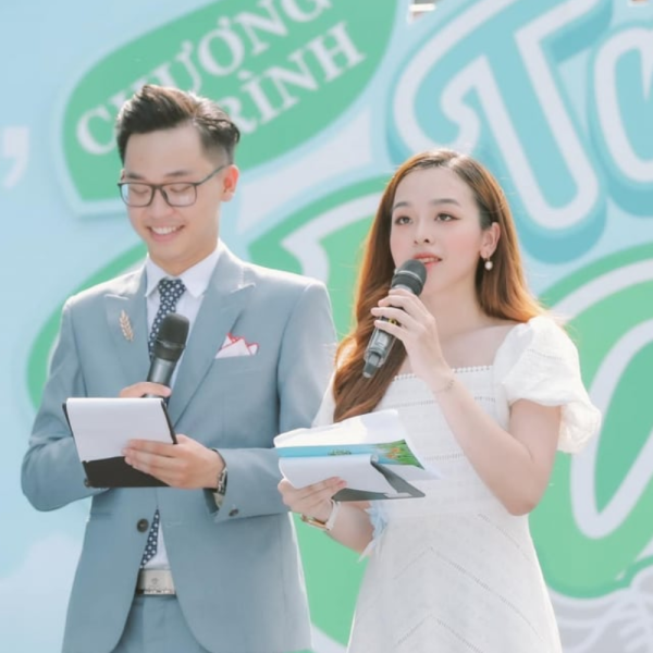 Bảng giá thuê MC và ca sĩ sự kiện mới nhất MC hoạt náo – MC dẫn chương trình