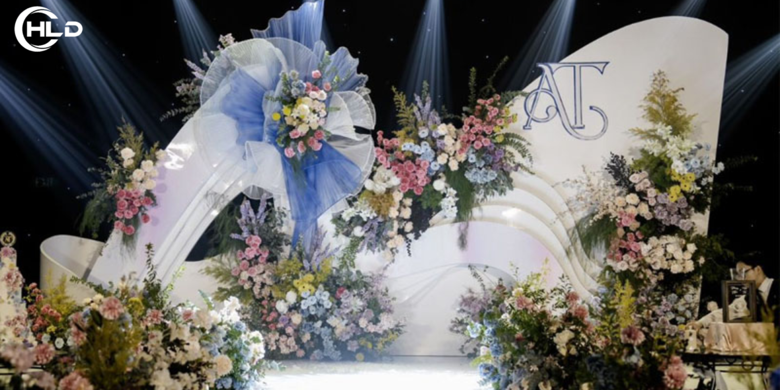 Backdrop sân khấu đám cưới cực sang tạo điểm nhấn nổi bật cho ngày trọng đại