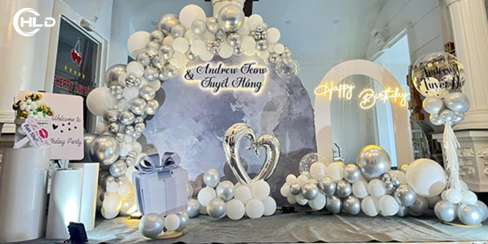 Thiết kế background sinh nhật sang trọng chuẩn studio chuẩn WOW