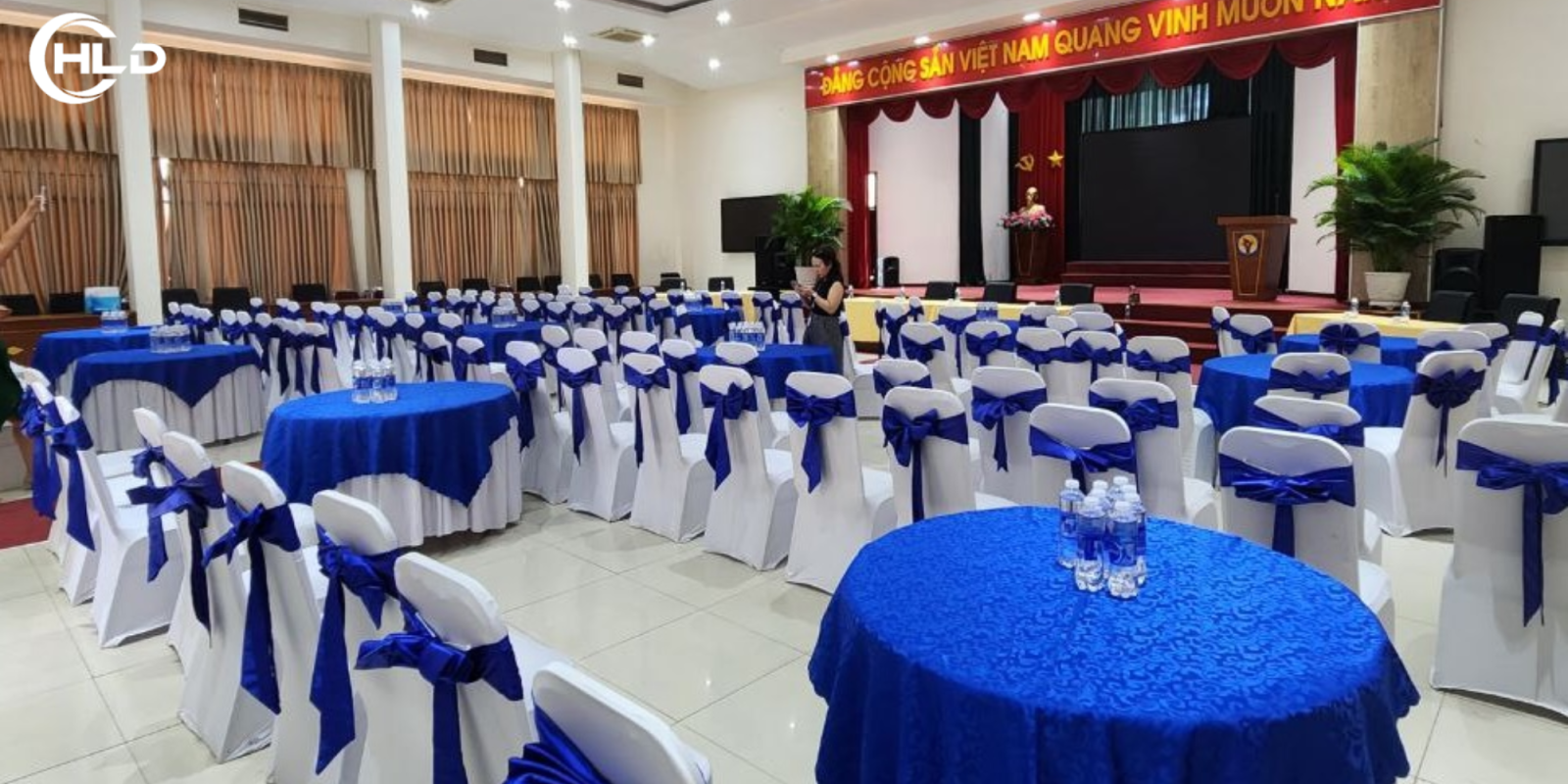 Bàn Ghế Tổ Chức Sự Kiện Cho Thuê Theo Số Lượng