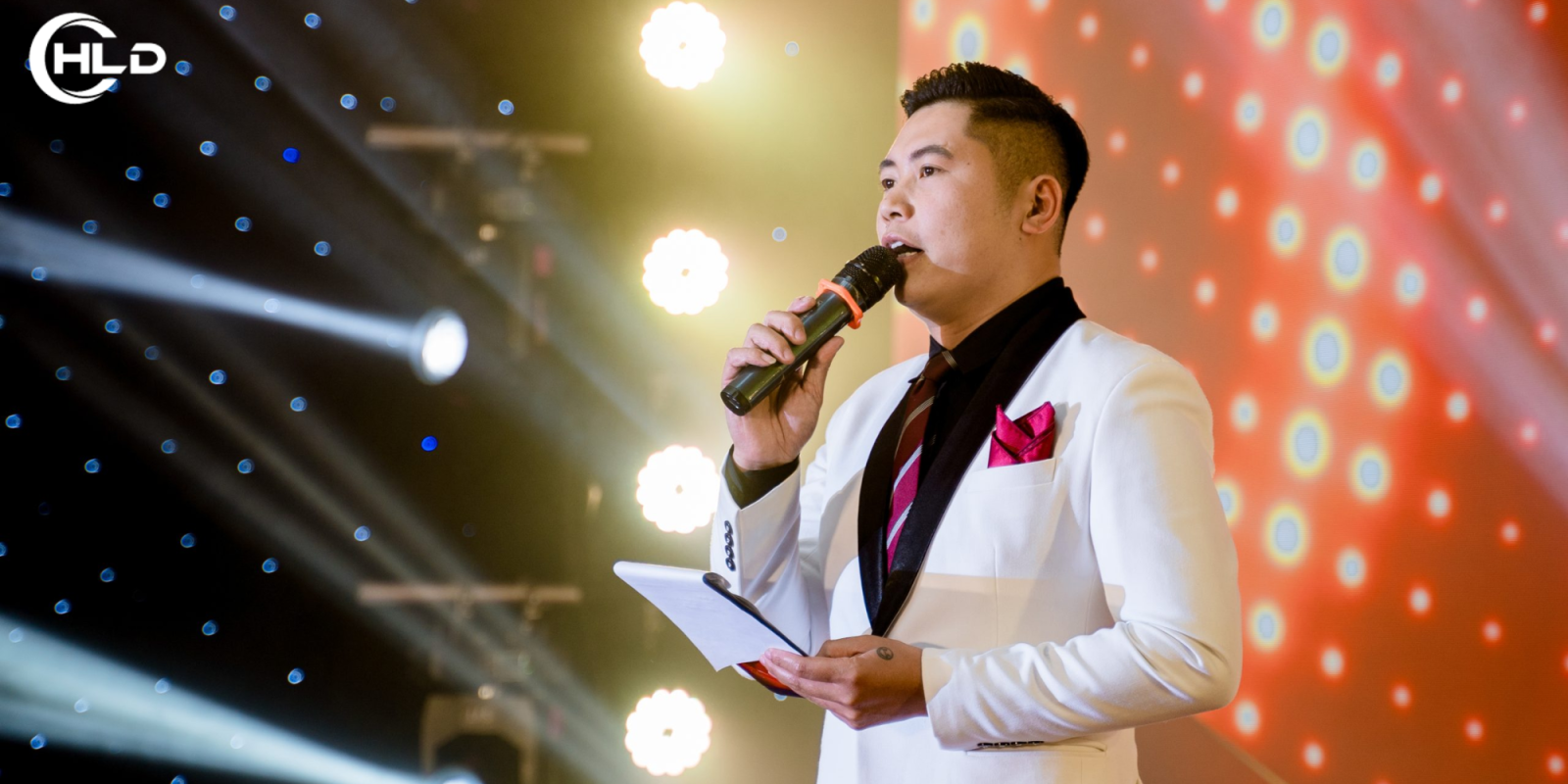 Cho Thuê MC Tiệc Tất Niên Tạo Không Khí Sôi Động