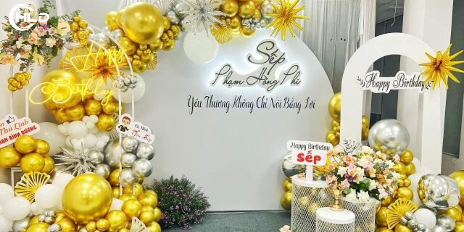Thiết kế background sinh nhật sang trọng chuẩn studio chuẩn WOW