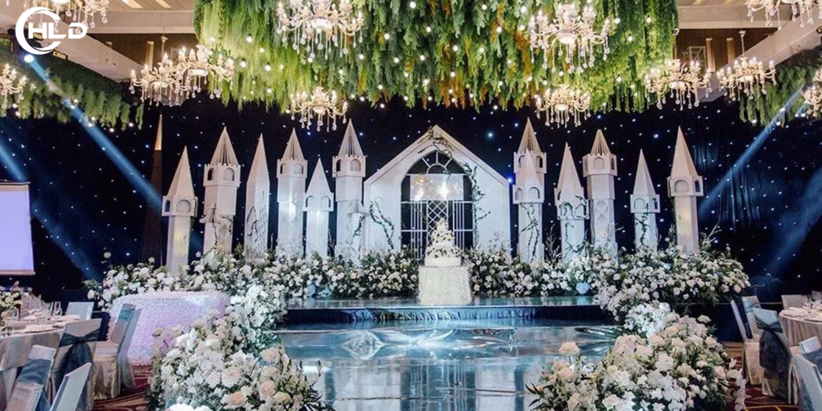 Decor sân khấu đám cưới chuyên nghiệp tạo không gian chụp hình cực cuốn