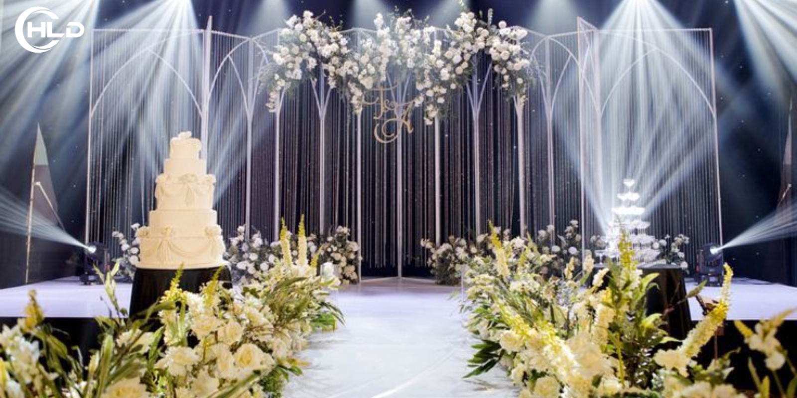 Decor sân khấu đám cưới chuyên nghiệp tạo không gian chụp hình cực cuốn