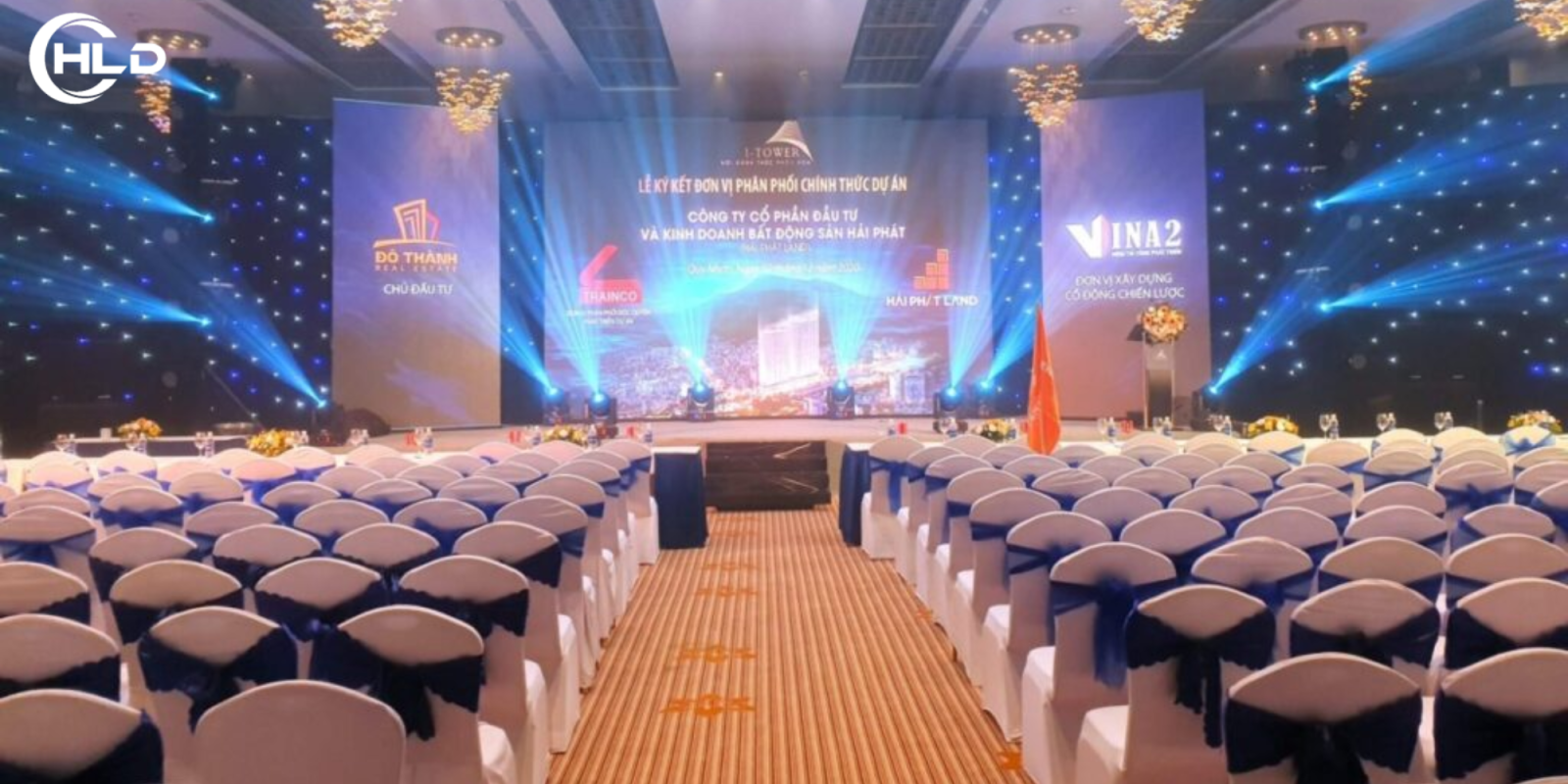 Cho Thuê Trang Thiết Bị Sự Kiện – Giải Pháp Toàn Diện Cho Mọi Sự Kiện  Khi tổ chức một sự kiện, dù là hội nghị, lễ khai trương hay tiệc cưới, việc chuẩn bị đầy đủ trang thiết bị sự kiện là yếu tố then chốt quyết định trải nghiệm của khách tham dự. Dịch vụ cho thuê trang thiết bị sự kiện mang đến giải pháp toàn diện, giúp bạn tổ chức chương trình chuyên nghiệp mà không cần đầu tư quá nhiều chi phí. Bài viết này sẽ cung cấp cái nhìn chi tiết về các loại thiết bị, lợi ích khi thuê, cũng như cách tối ưu hóa sự kiện bằng việc sử dụng thiết bị phù hợp.  Tại Sao Nên Lựa Chọn Dịch Vụ Cho Thuê Trang Thiết Bị Sự Kiện  Việc thuê thiết bị sự kiện mang lại nhiều lợi ích vượt trội, đặc biệt là đối với những đơn vị không thường xuyên tổ chức sự kiện. Thay vì mua sắm toàn bộ thiết bị và phải bảo quản, bảo trì lâu dài, dịch vụ cho thuê giúp bạn linh hoạt về ngân sách và thời gian. Hơn nữa, những thiết bị được cung cấp luôn được bảo dưỡng định kỳ và đảm bảo hoạt động ổn định, giúp sự kiện diễn ra suôn sẻ. Bạn sẽ không phải lo 