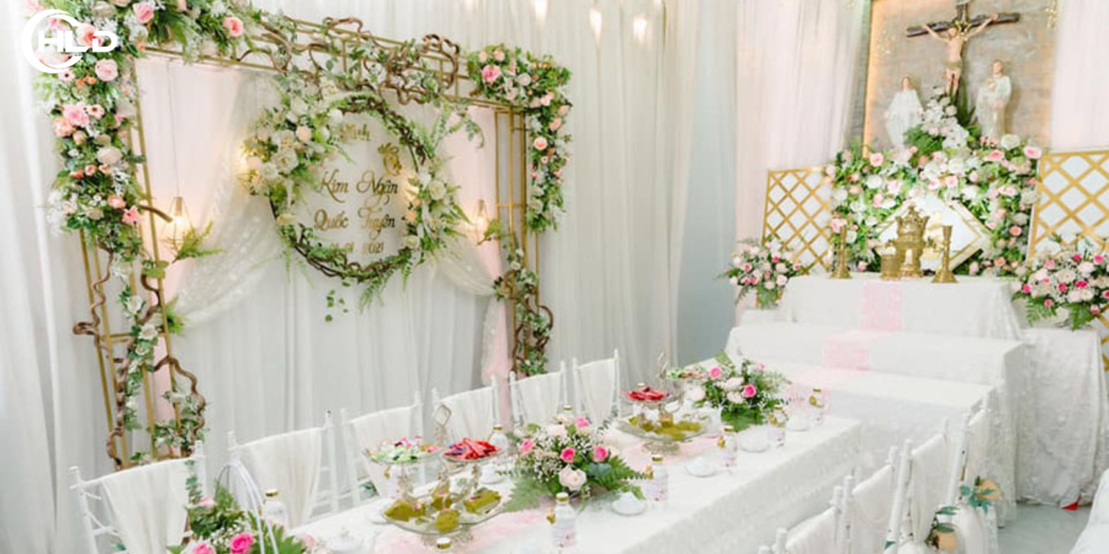 Trang trí bàn thờ gia tiên đám cưới trang nghiêm đẹp chuẩn lễ cưới truyền thống